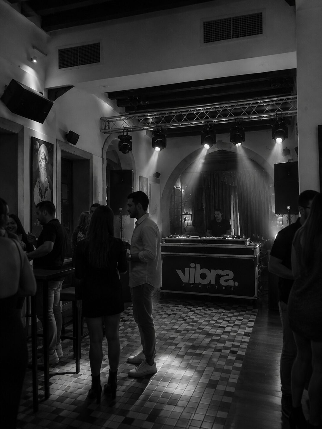 Invitados en la pista durante la preboda en MIA, El Puerto de Santa María